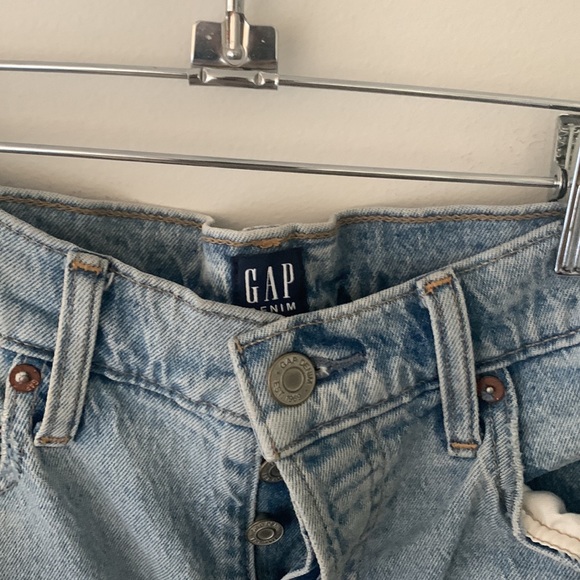 Gap size 2 Jean shorts - Picture 3 of 3